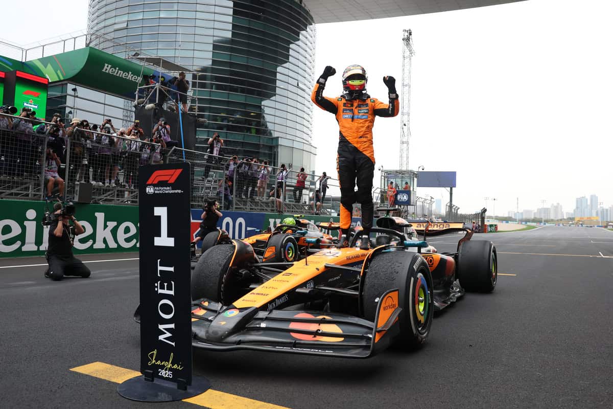 Piastri guida la McLaren: 1-2 a Shanghai e la battaglia per il campionato si intensifica